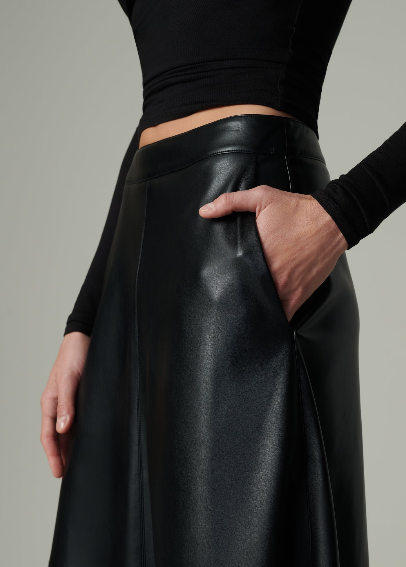 Tavi Vegan Leather Skirt Black | Stylish women's Skirts – Joe's® Jeans