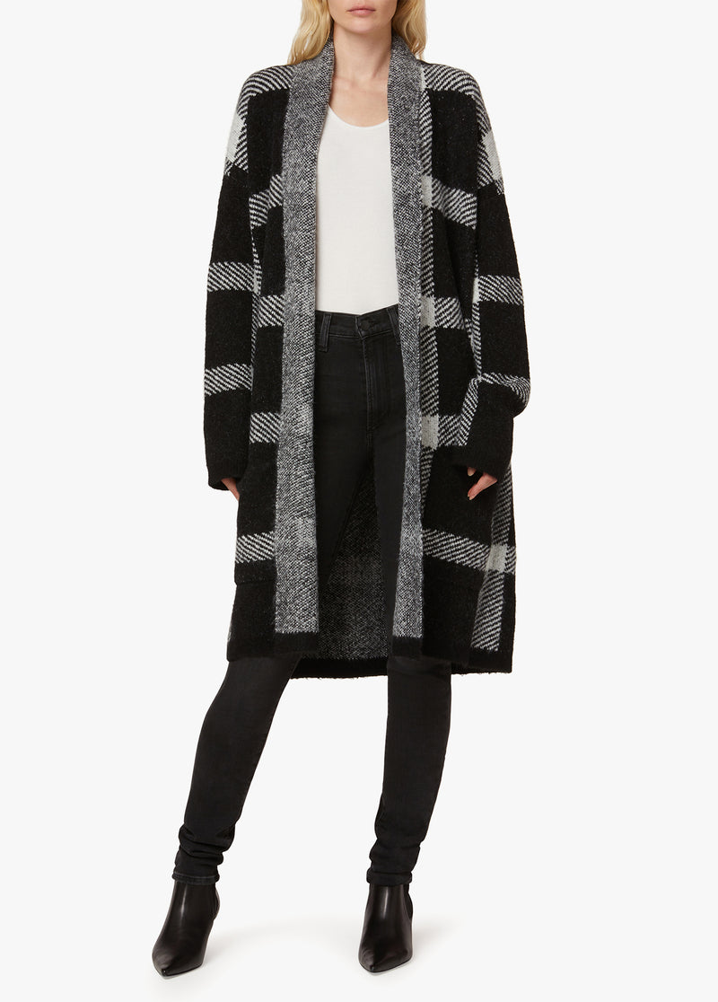 BLACK WHITE PLAID