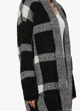BLACK WHITE PLAID