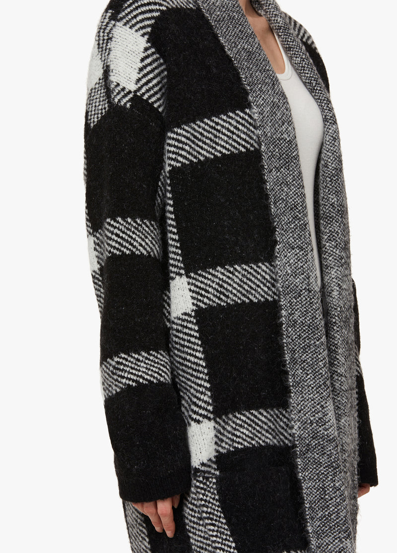 BLACK WHITE PLAID